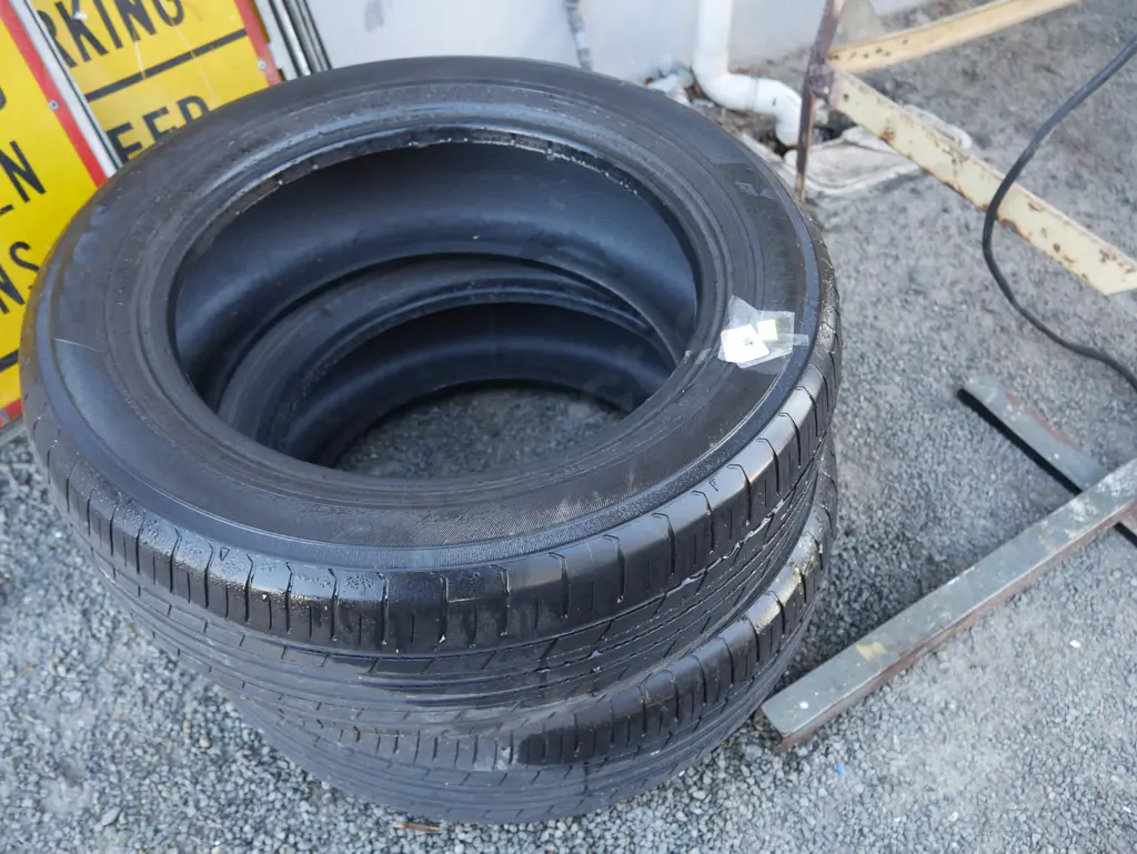 2 tyres Image 1++
