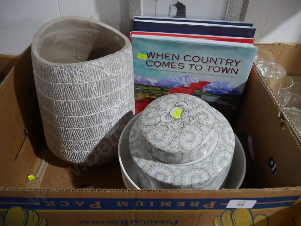 Vase, books etc Image 1++