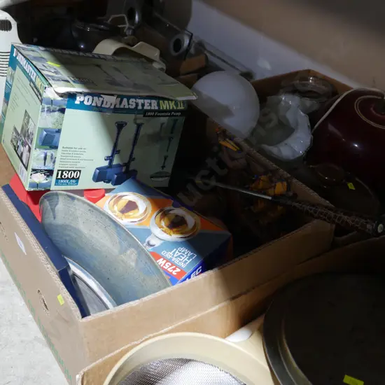 Boxes sundries x4