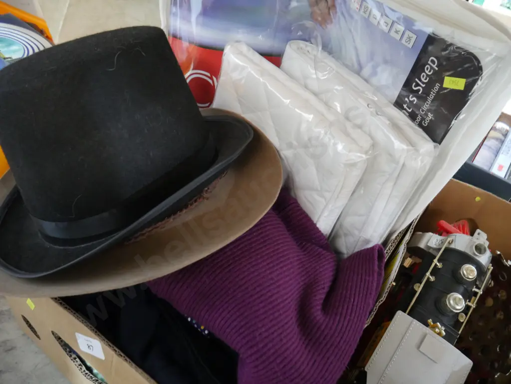Clothing, hats etc Image 1++