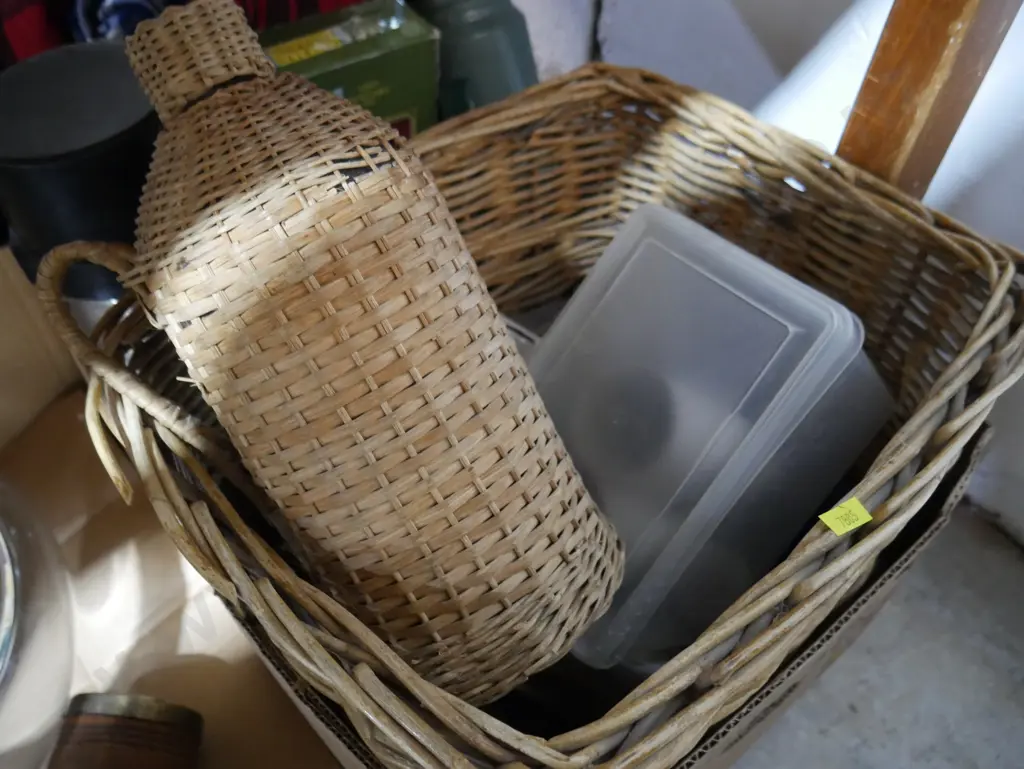 Basket, sundries Image 1++