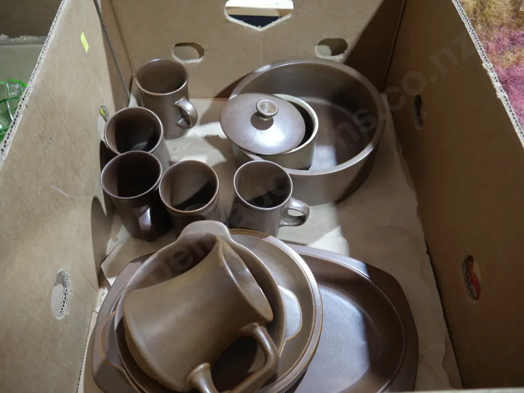 NZ pottery Image 1++