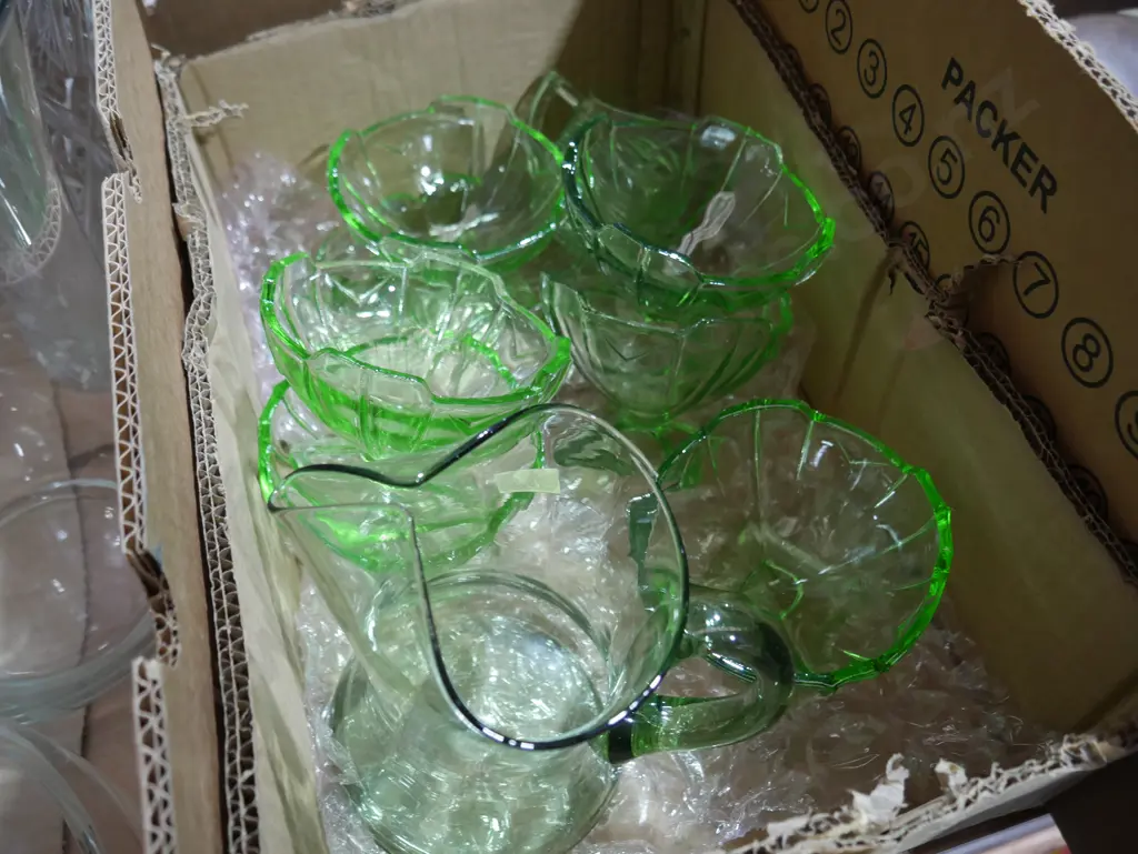 Green glassware Image 1++