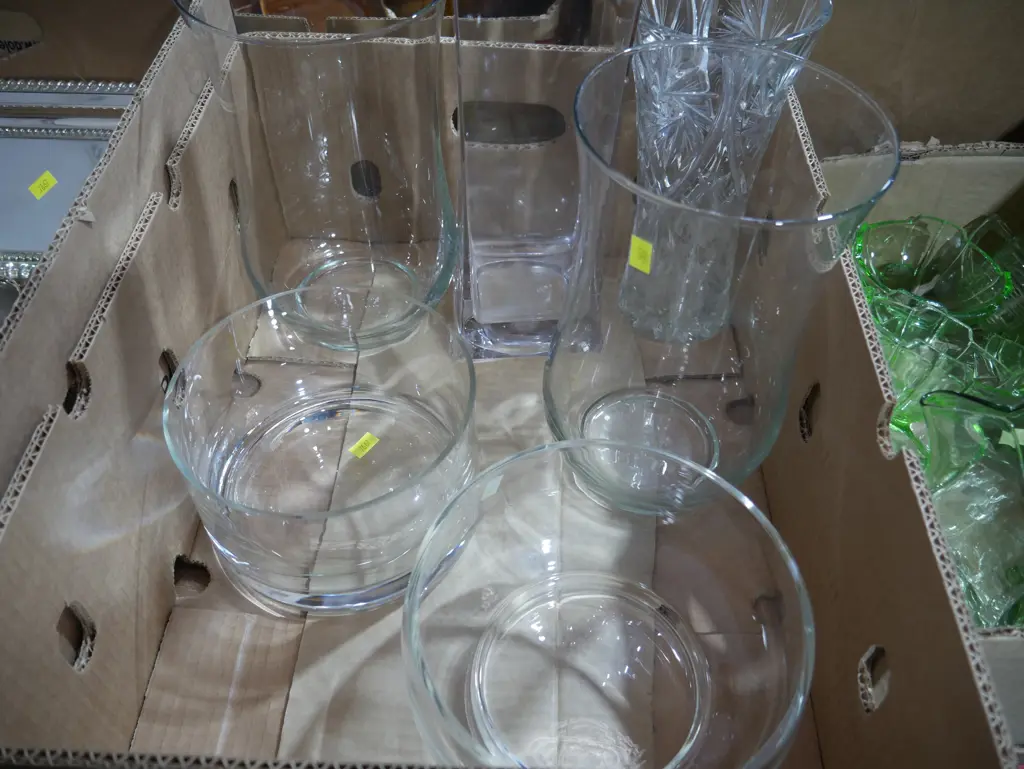 Glass bowls and vases Image 1++