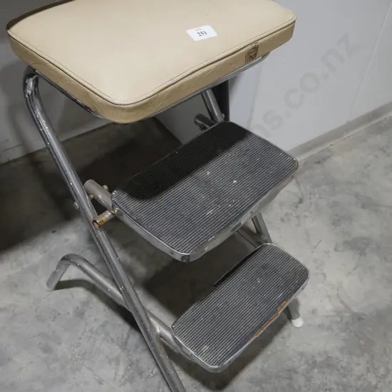Retro stool