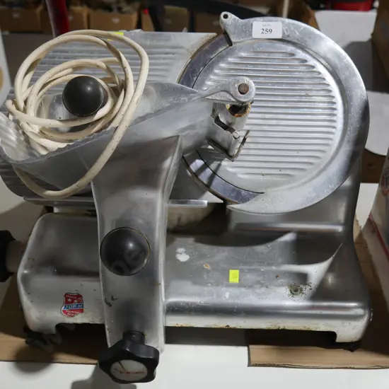 Commercial slicer