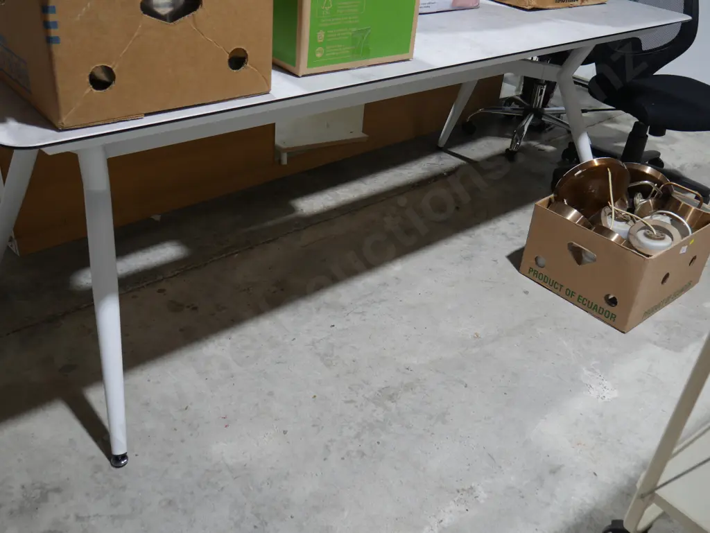 Large glass top dining table Image 1++