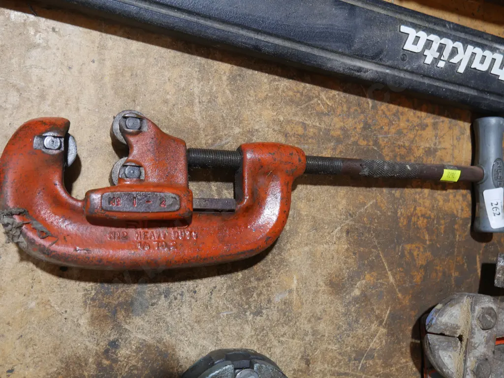 Pipe cutter Image 1++
