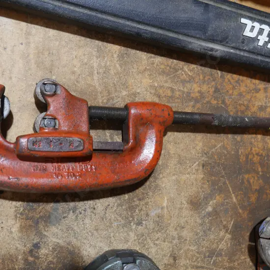 Pipe cutter