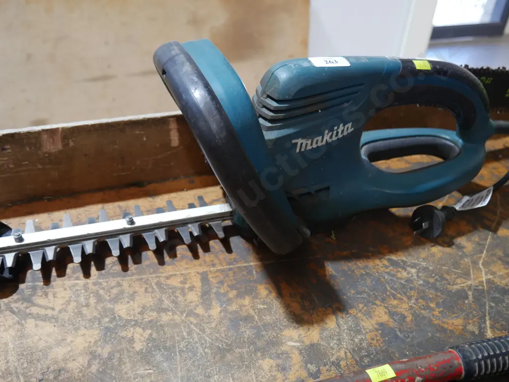 Electric hedge trimmer Image 1++