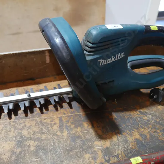 Electric hedge trimmer