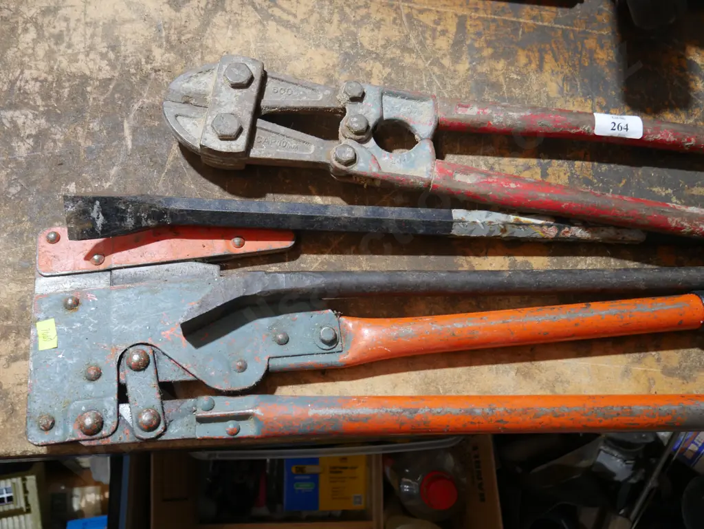 Bolt cutters , crow bars Image 1++