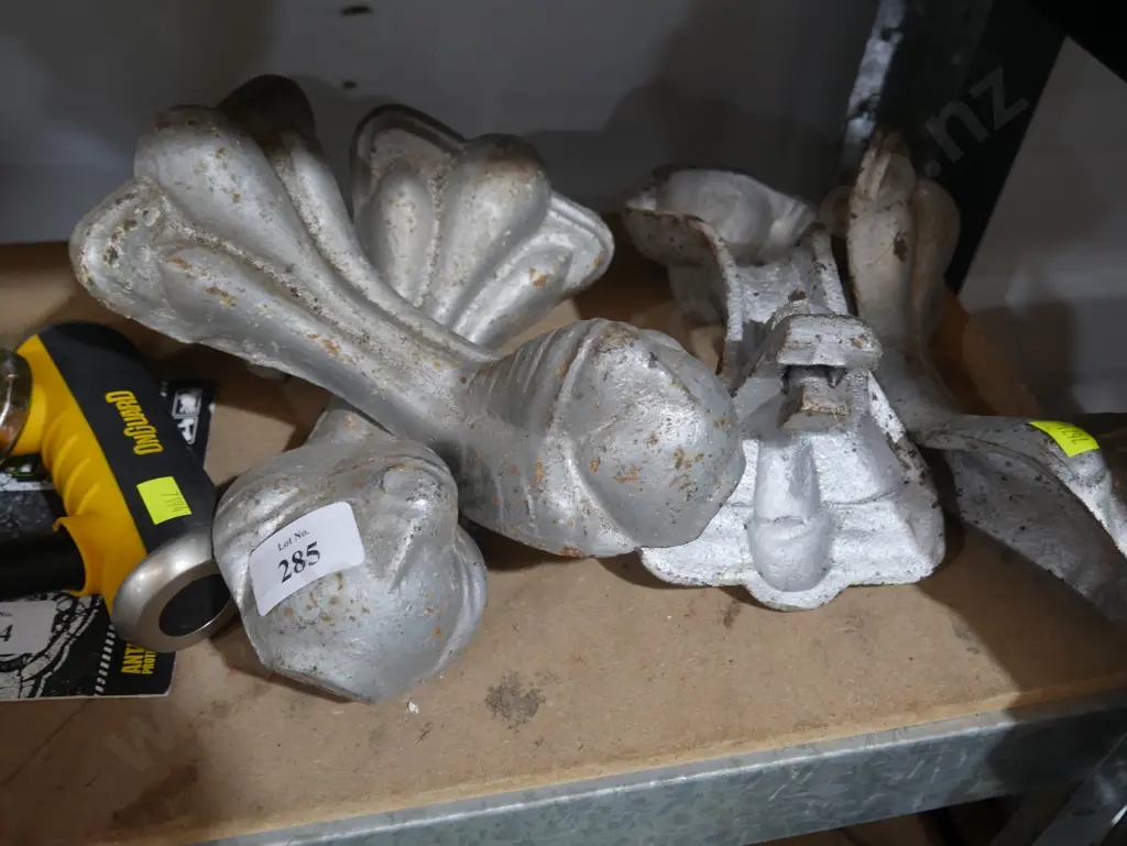 Bath tub feet cast iron Image 1++