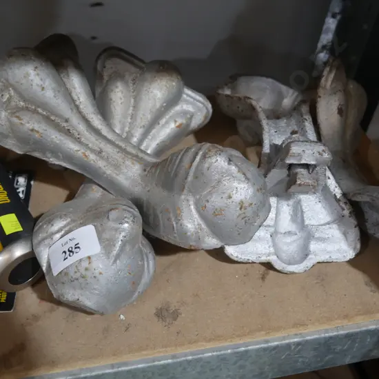 Bath tub feet cast iron