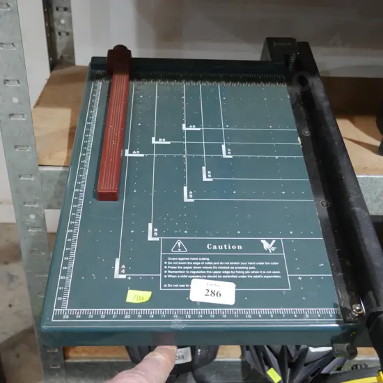 Paper cutter