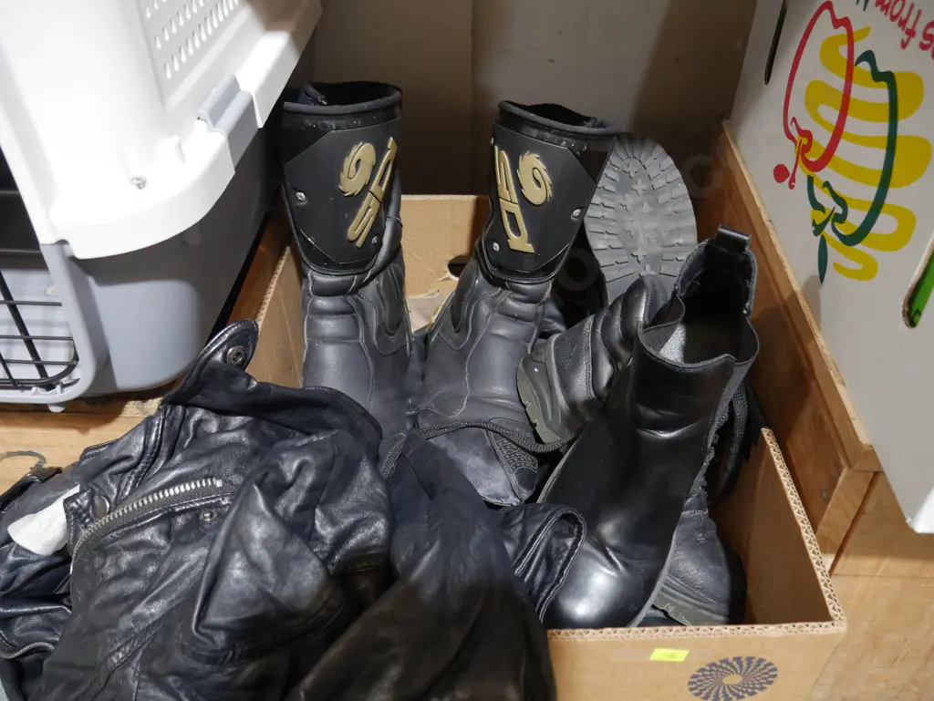 Boots, leather jacket Image 1++
