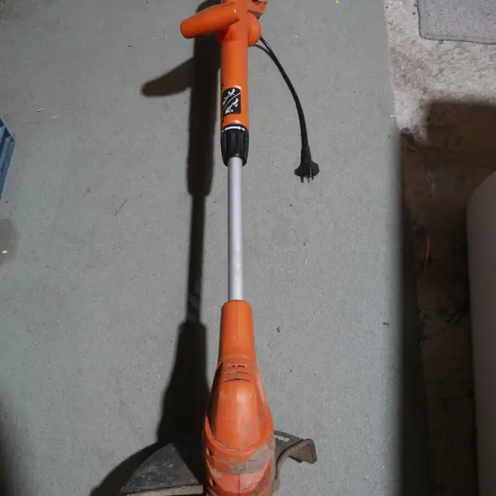 Electric weed trimmer