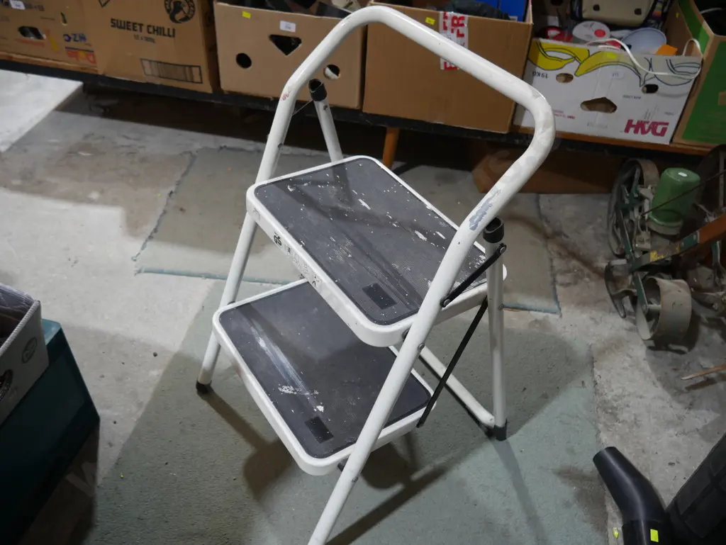 Step ladder Image 1++