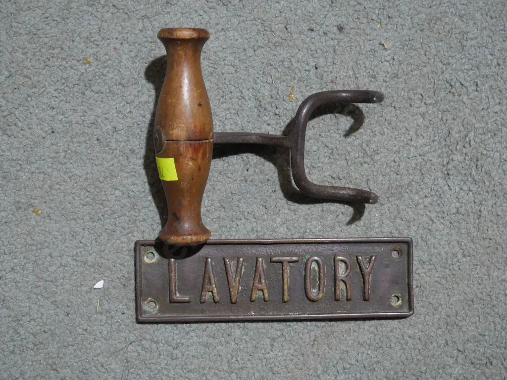 Bail hook and sign Image 1++