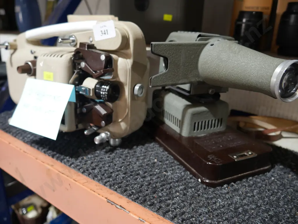 2 projectors. Image 1++