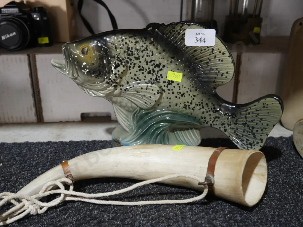 Horn and decanter Image 1++