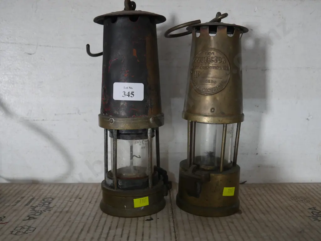 2 lamps Image 1++