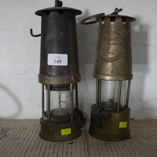 2 lamps