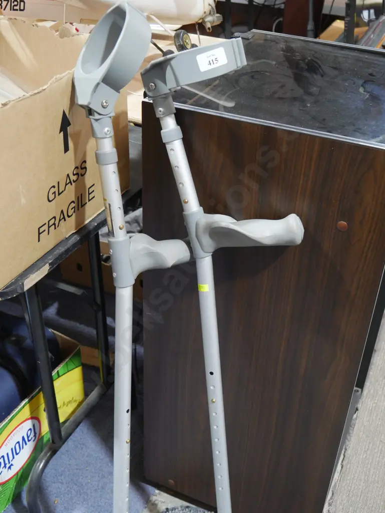 Crutches Image 1++
