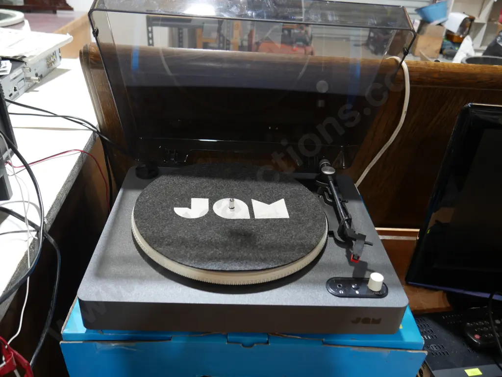 Turntable Image 1++