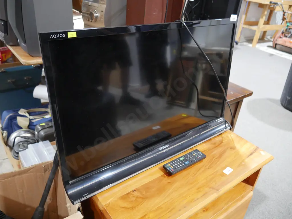Sharp tv. 32inch tv Image 1++