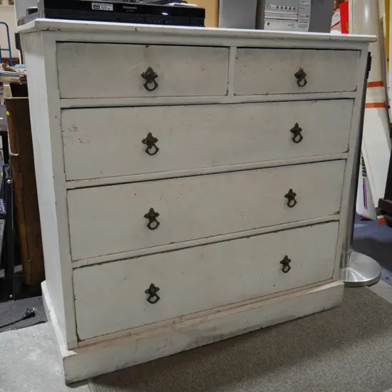 Chest of drawers