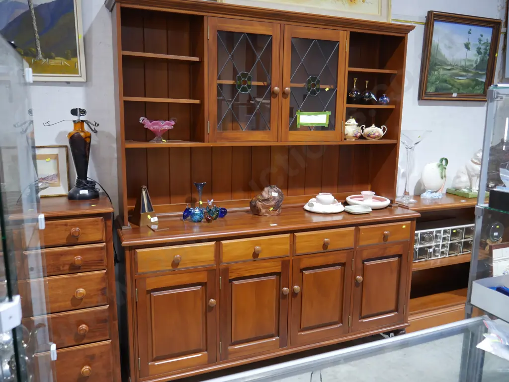 Rimu welch dresser Image 1++