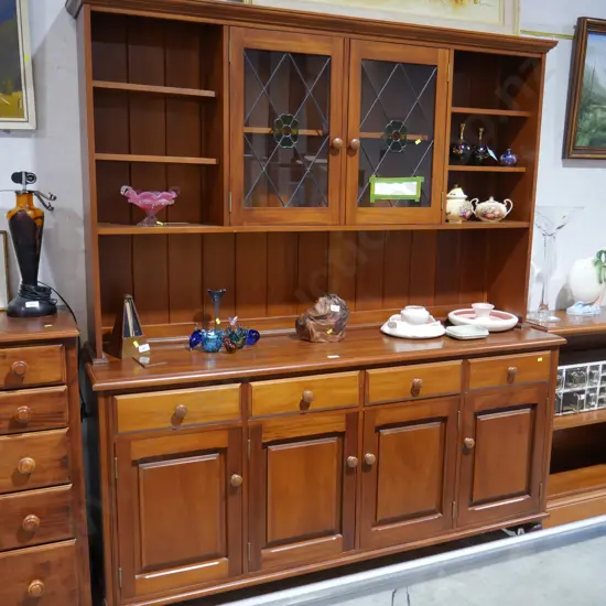 Rimu welch dresser