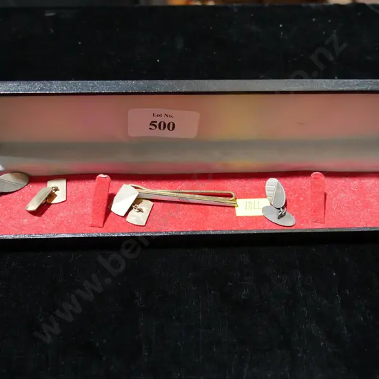 Gold cuff links