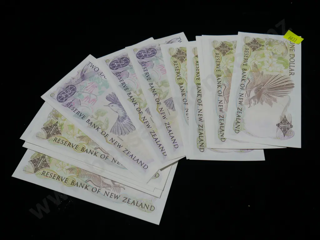 NZ dollar notes Image 1++