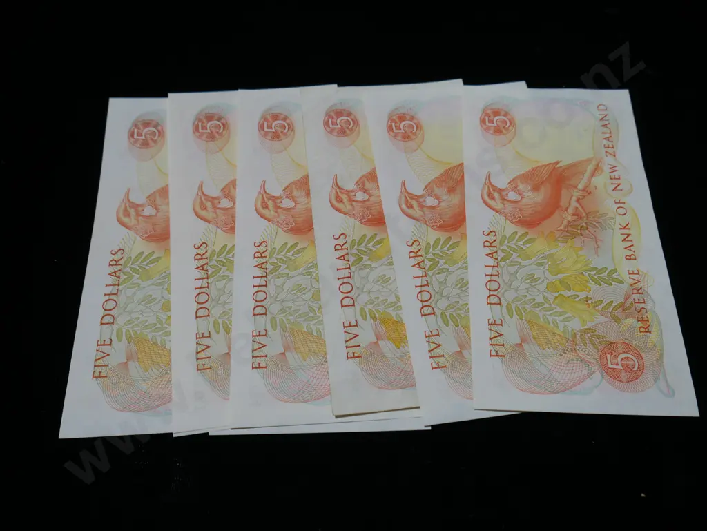 NZ five dollar notes Image 1++