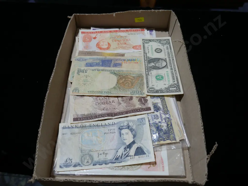 Banknotes Image 1++