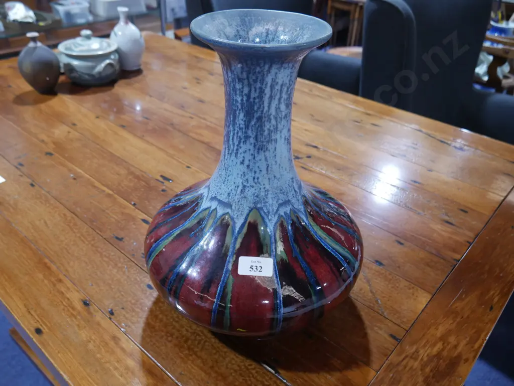Pottery vase Image 1++