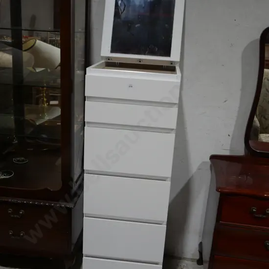 Chest of drawers