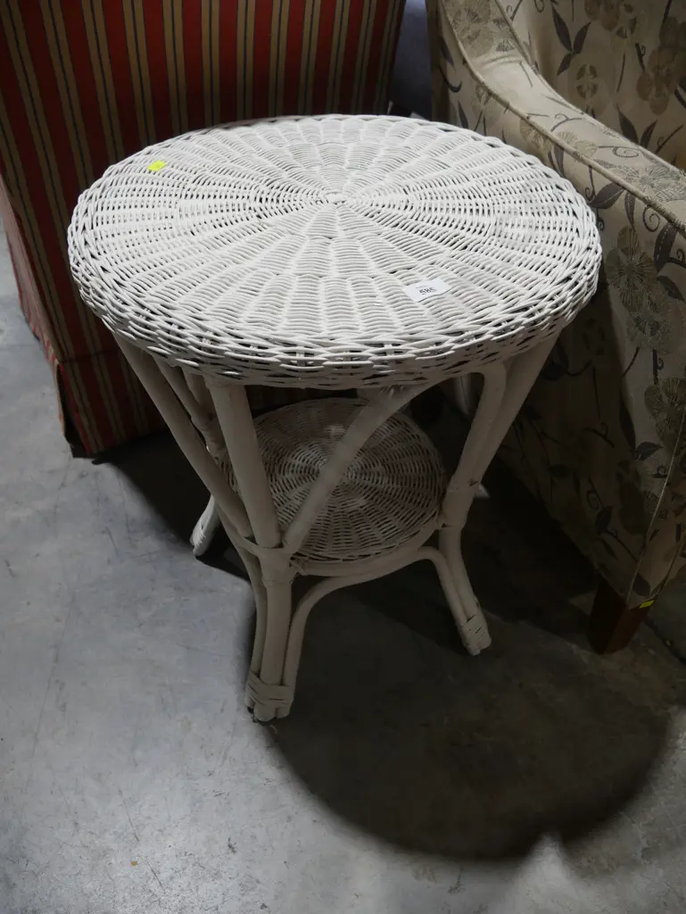 Cane table Image 1++