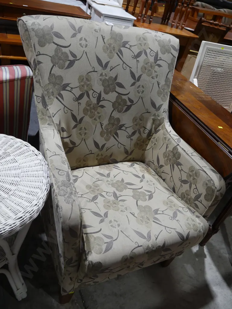 Arm chair Image 1++