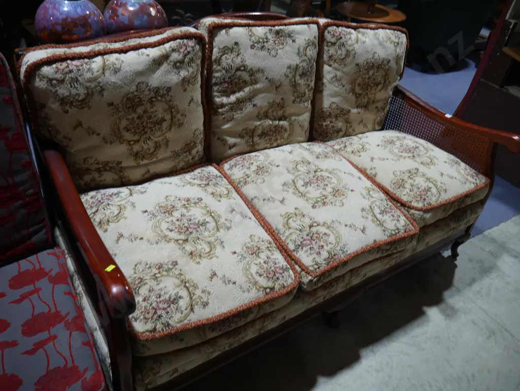 Bergere couch Image 1++