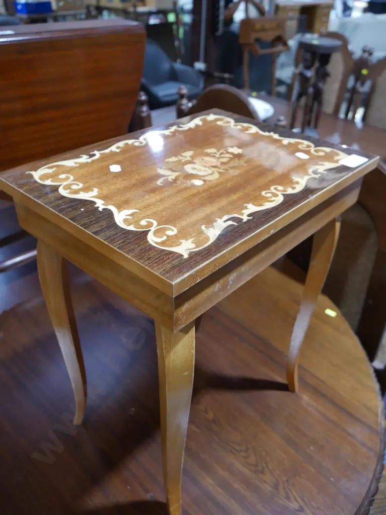 Musical sewing table Image 1++