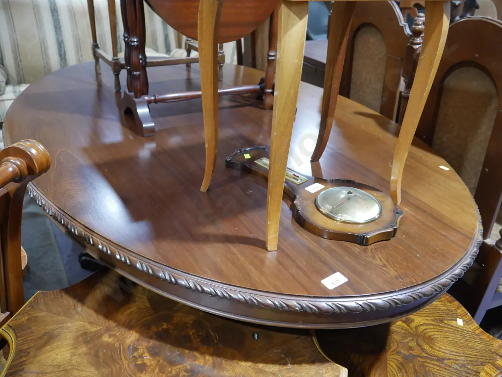 Oval dining table Image 1++