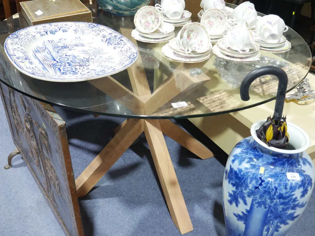 Glass Top dining table Image 1++