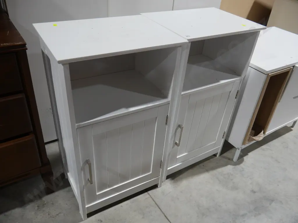 Pair of small cabinets Image 1++