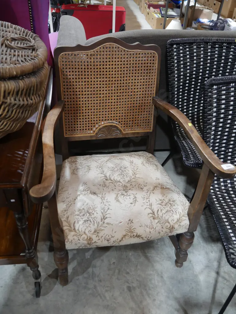 Carver chair Image 1++