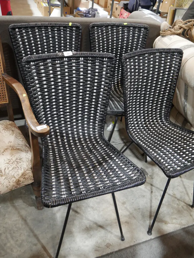 4 chairs Image 1++
