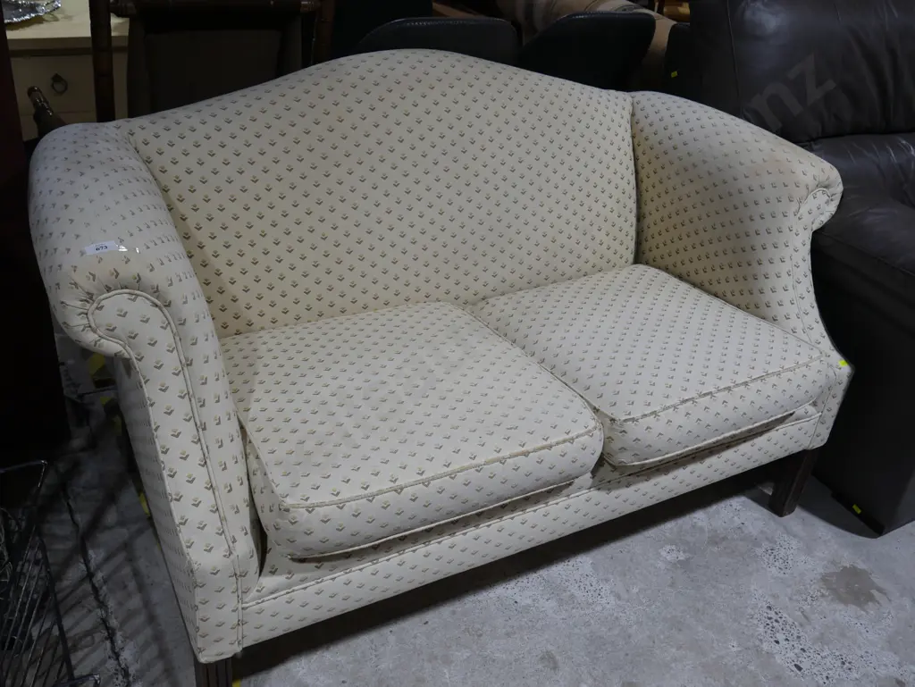 Settee Image 1++
