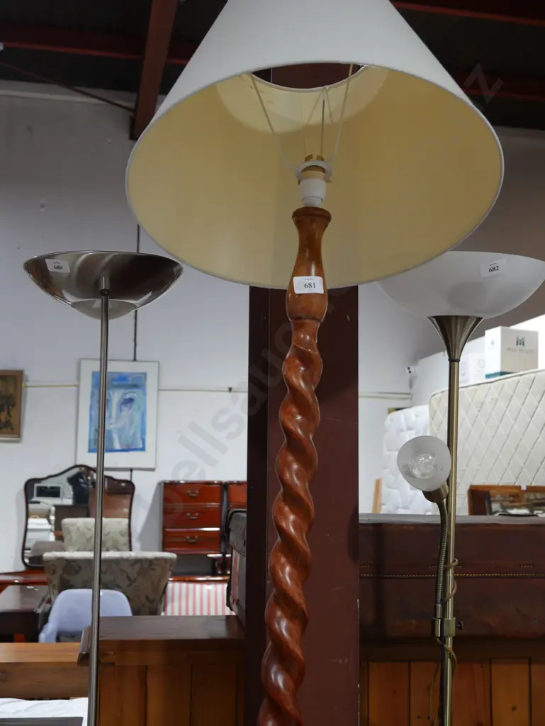 Barley twist lamp Image 1++
